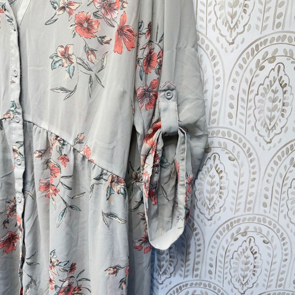 Torrid Tunic Top Womens 3‎ Grey Floral Sheer Roll Tab Sleeve Button High Low Hem - Picture 3 of 6